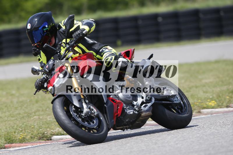 /27 12.06.2025 Ducati Schweiz Trackday Warmup  ADR/blau-bleu/ohne